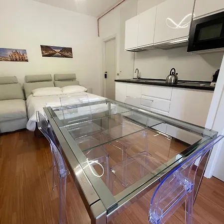 A Stone's Throw From The Metro Apartment Milan