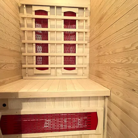 Apartment A Stone's Throw From The Metro *