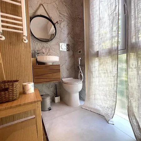 Apartment A Stone's Throw From The Metro Milan