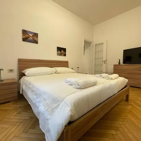 A Stone's Throw From The Metro Apartment