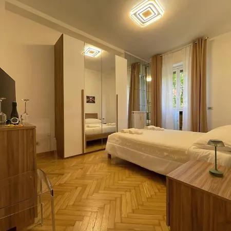 A Stone's Throw From The Metro Apartment *